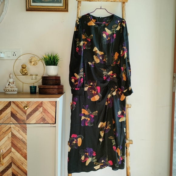 Elegant Floral Marrant Dress - Picture 16 of 16
